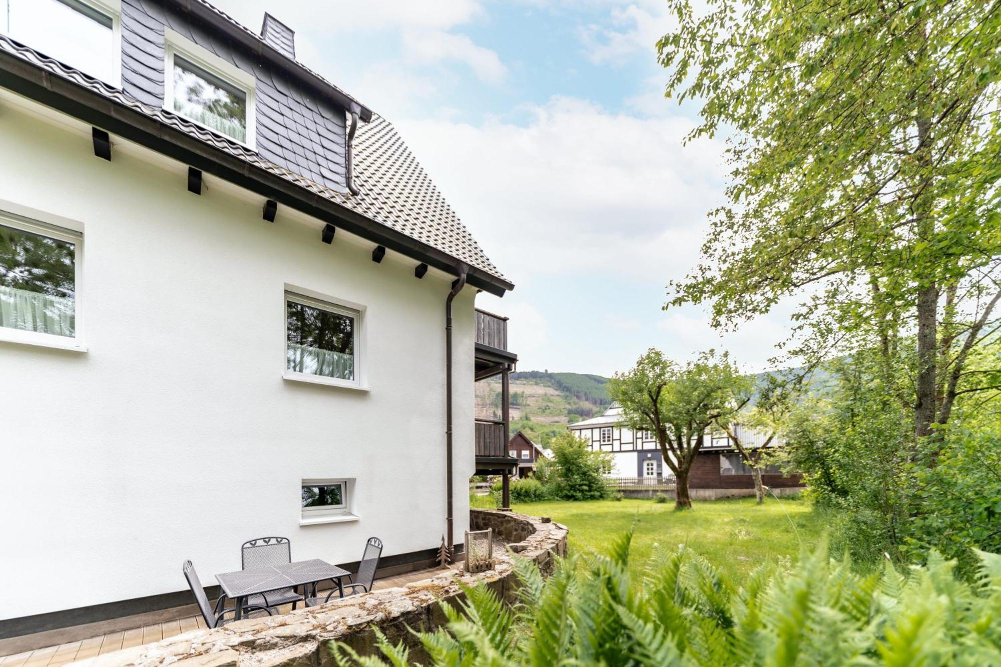 Ferienwohnung Haus An Der Lenne เลนเนชตัดท์ ภายนอก รูปภาพ