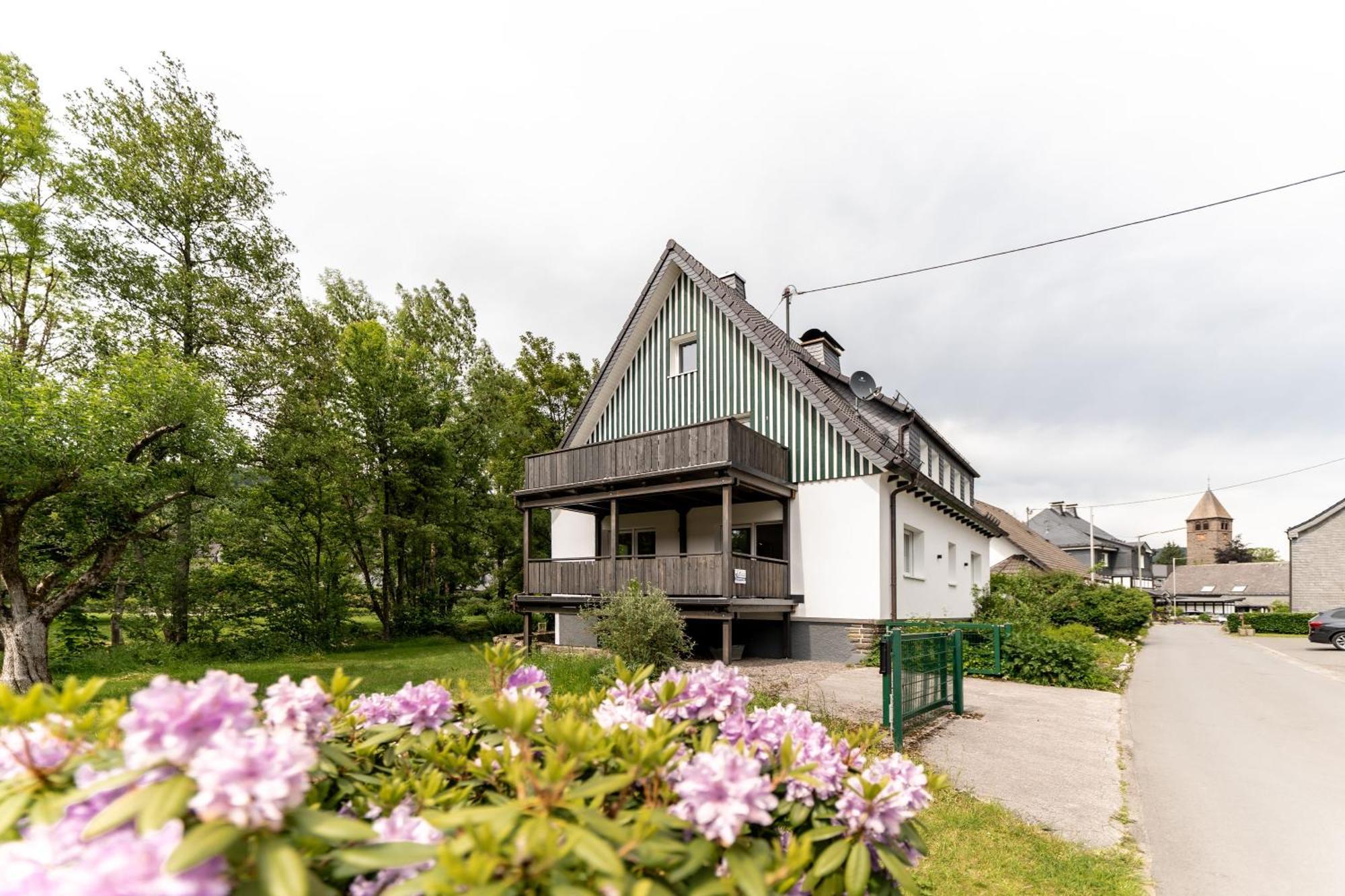 Ferienwohnung Haus An Der Lenne เลนเนชตัดท์ ภายนอก รูปภาพ