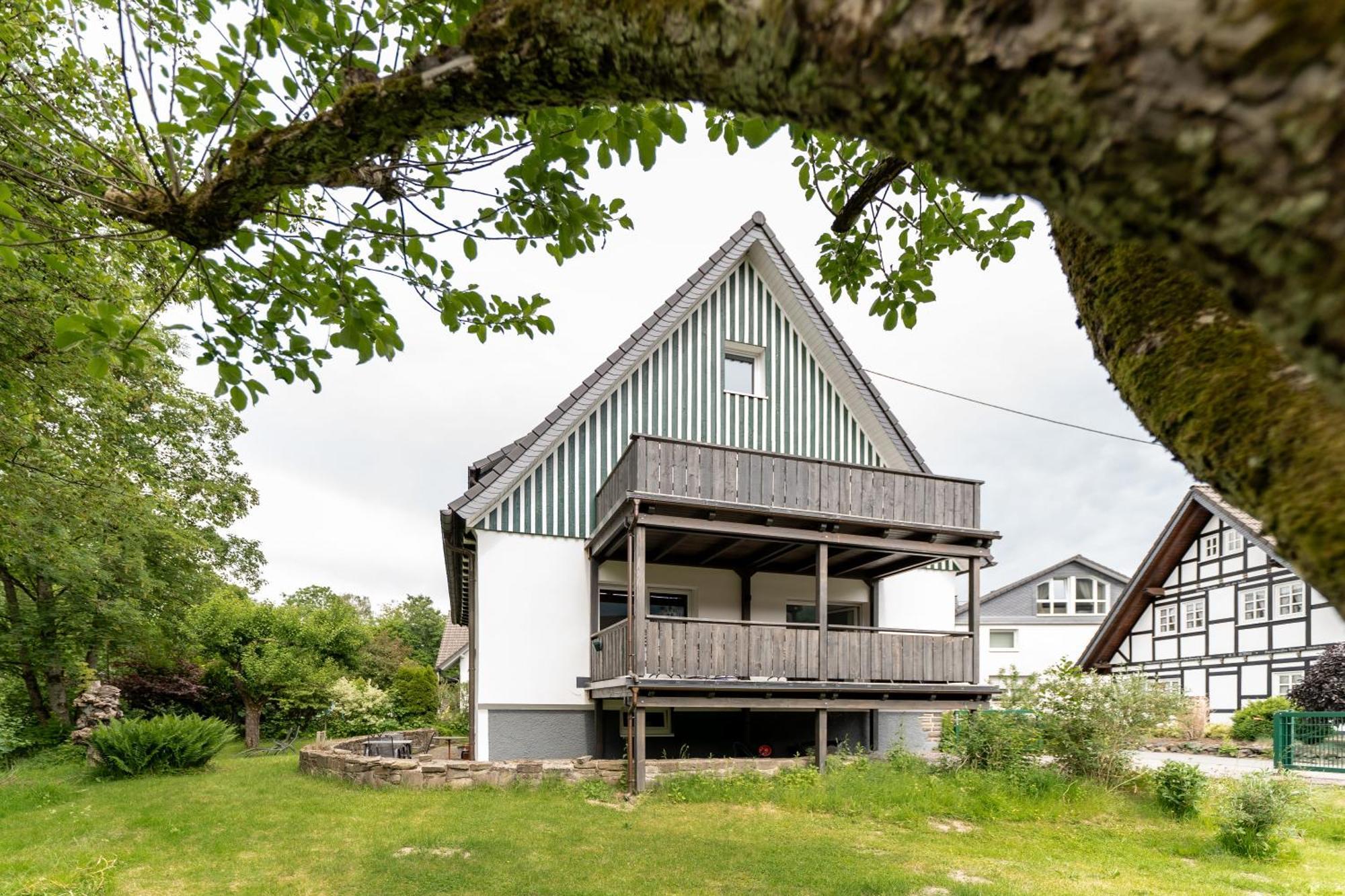 Ferienwohnung Haus An Der Lenne เลนเนชตัดท์ ภายนอก รูปภาพ