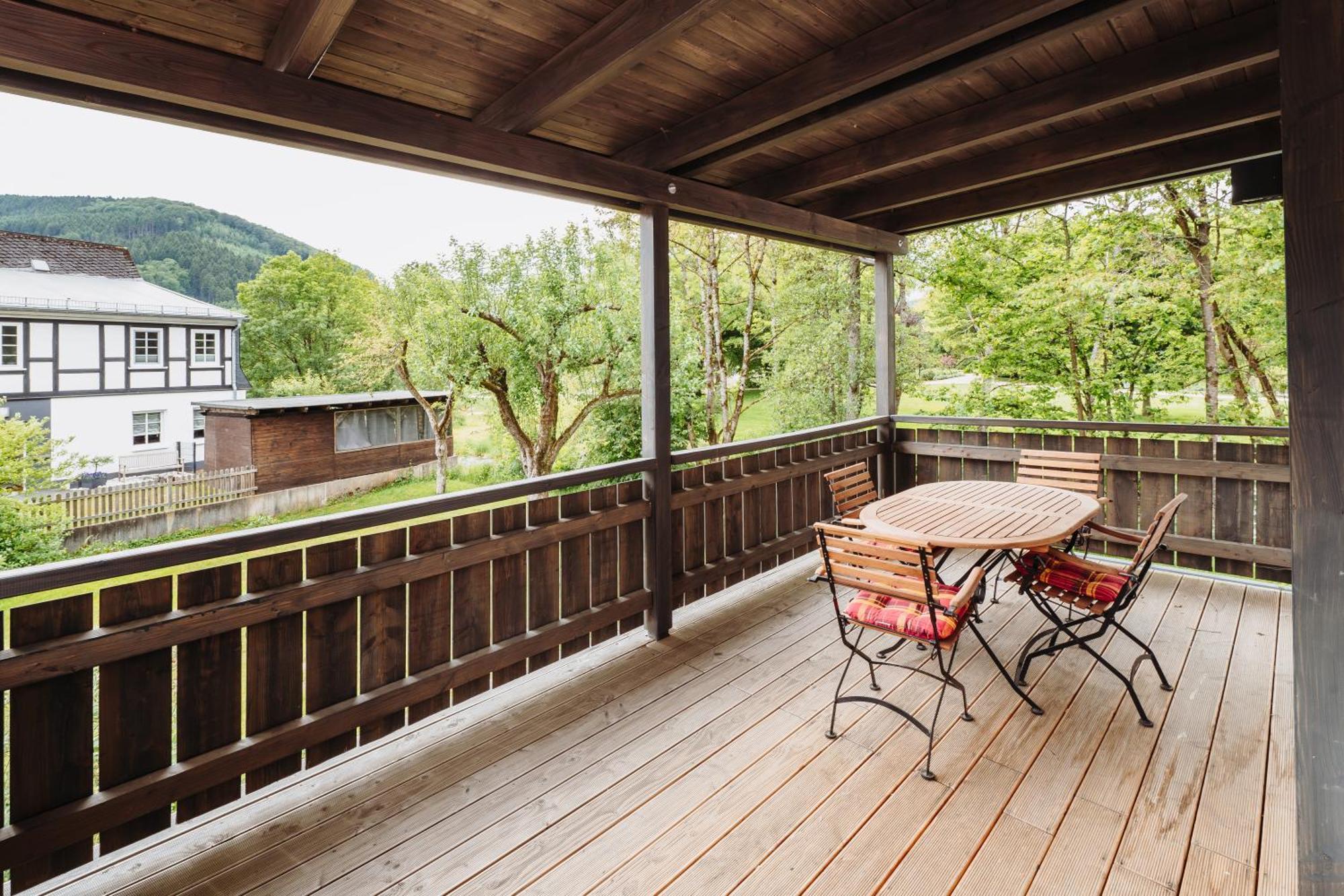 Ferienwohnung Haus An Der Lenne เลนเนชตัดท์ ภายนอก รูปภาพ